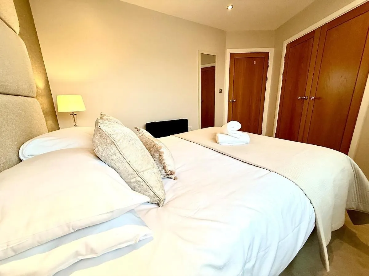 Luxe Cardiff Centre Apartment Free Parking 영국