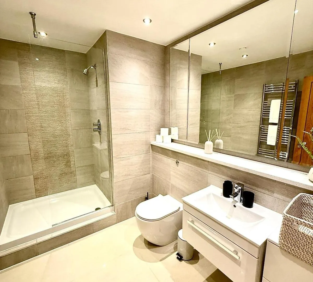 Luxe Cardiff Centre Apartment Free Parking