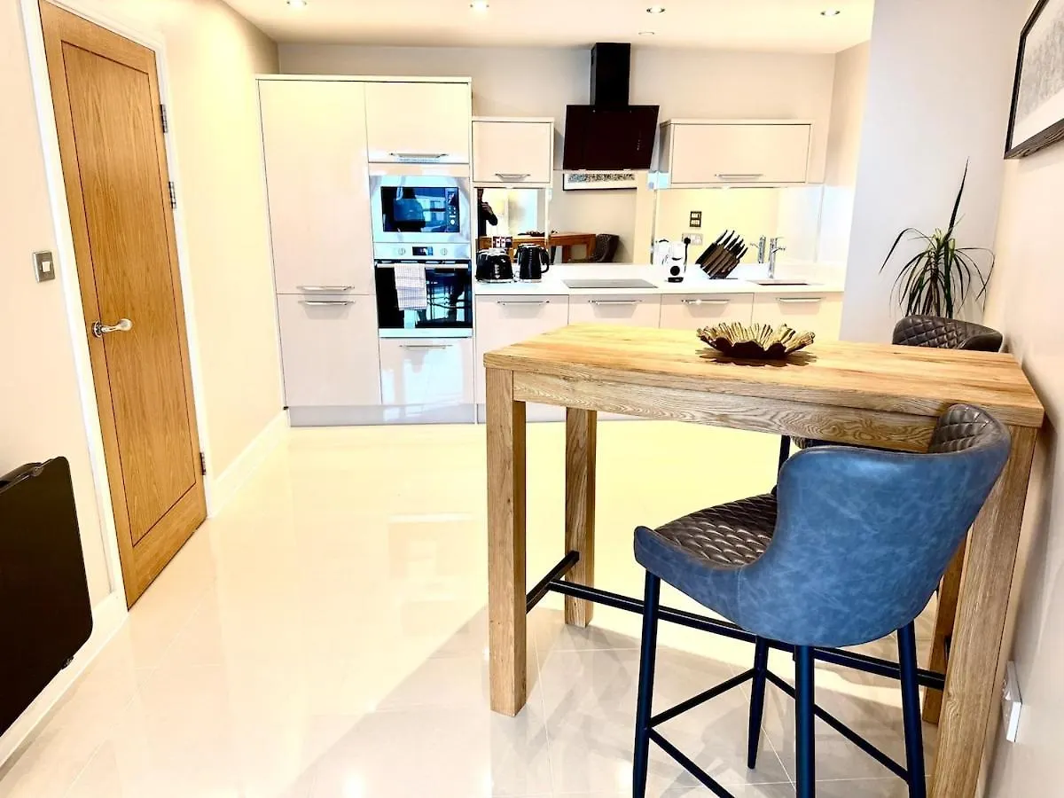 Luxe Cardiff Centre Apartment Free Parking